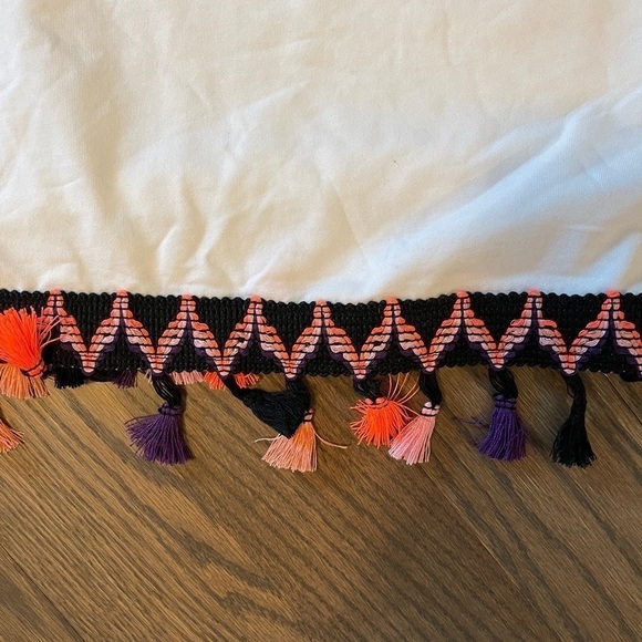 White T-shirt with tassel hem - Picture 3 of 7